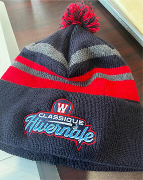 Broderie du logo Classique hivernale  sur une tuque